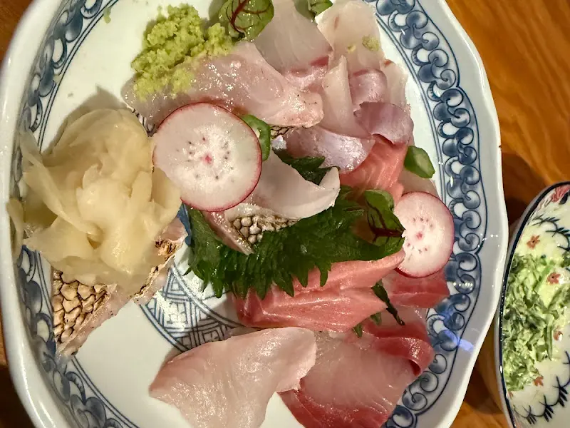 싱싱함이 눈으로도 느껴지는 숙성회 모듬