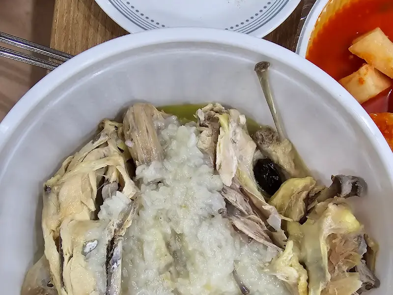 푸짐한 양을 자랑하는 누룽지 백숙