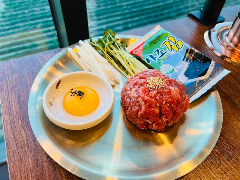 신선함이 느껴지는 육회