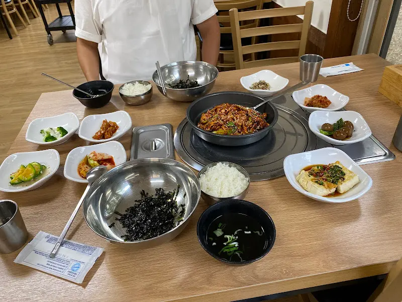 푸짐한 낙지볶음 한 상 차림