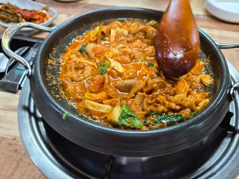 매콤한 돼지 주물럭 볶음