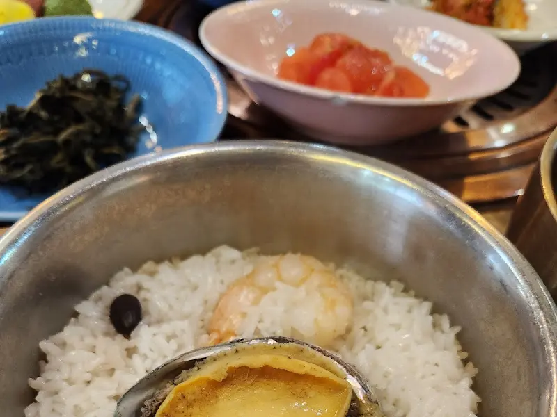 더 담아 내부 인테리어