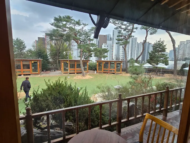 청화공간 야외 테이블