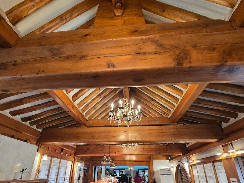 청화공간 내부 천장