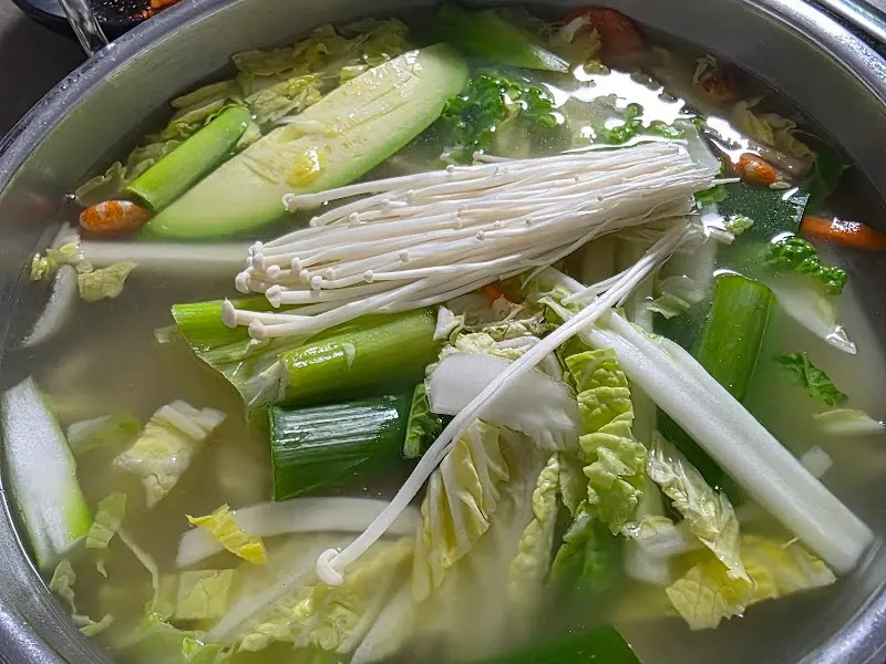 돌다리보쌈칼국수의 푸짐한 해물칼국수