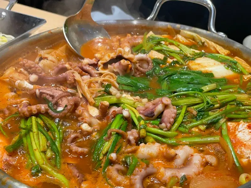 군침도는 낙지전골 비주얼