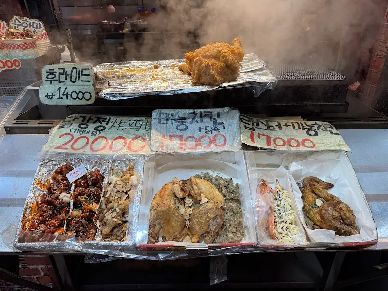 다양한 메뉴를 한눈에 볼 수 있는 쇼케이스