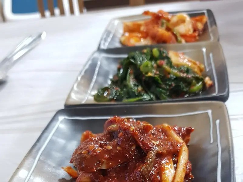 정갈하게 담긴 반찬들