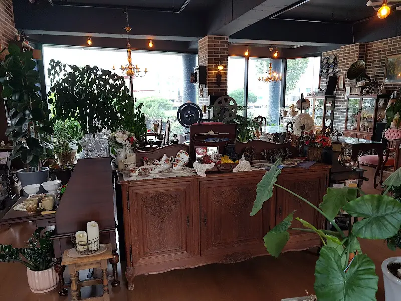 디마네 커피 로스터스 내부 인테리어