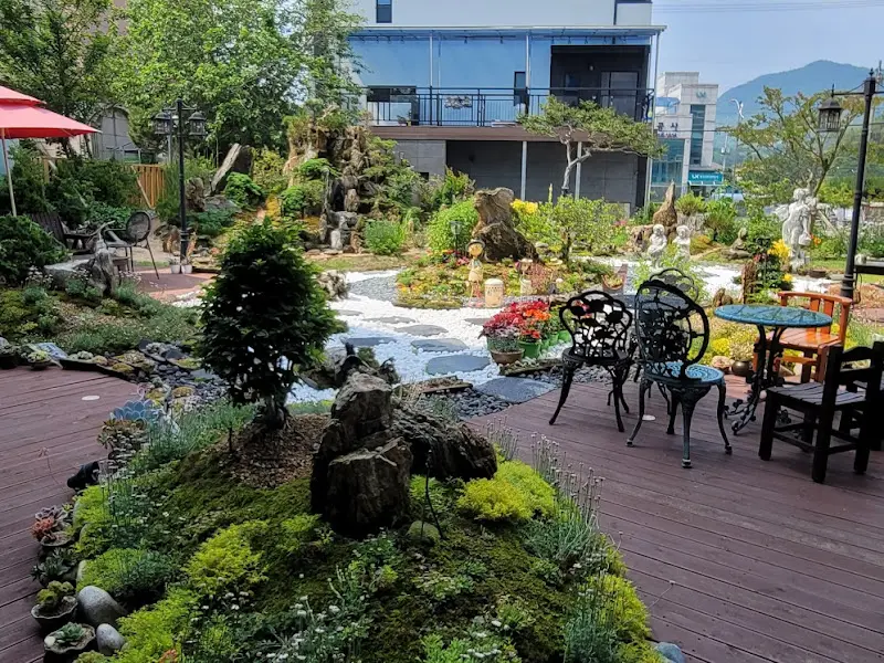 디마네 커피 로스터스 정원