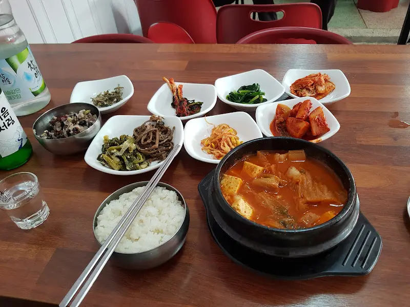 얼큰한 김치찌개가 추운 날씨에 제격이다