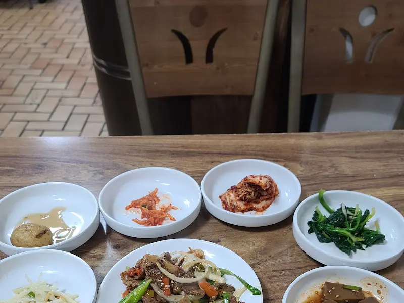 깔끔한 식당 내부