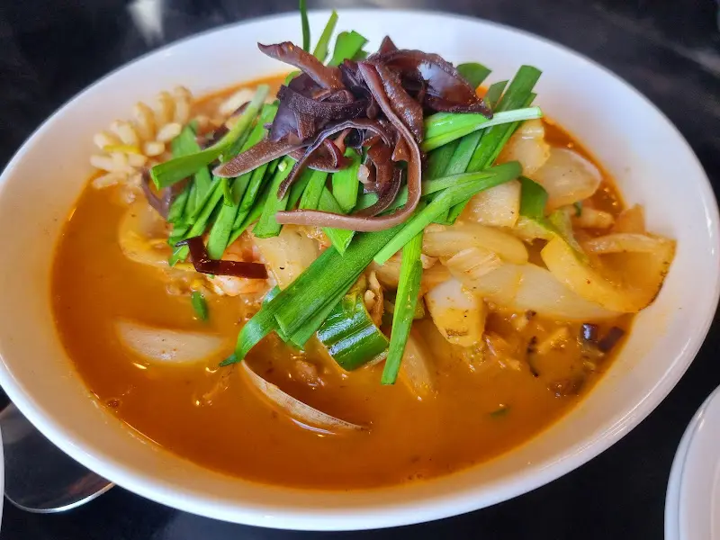 해산물이 푸짐하게 들어간 라오 짬뽕