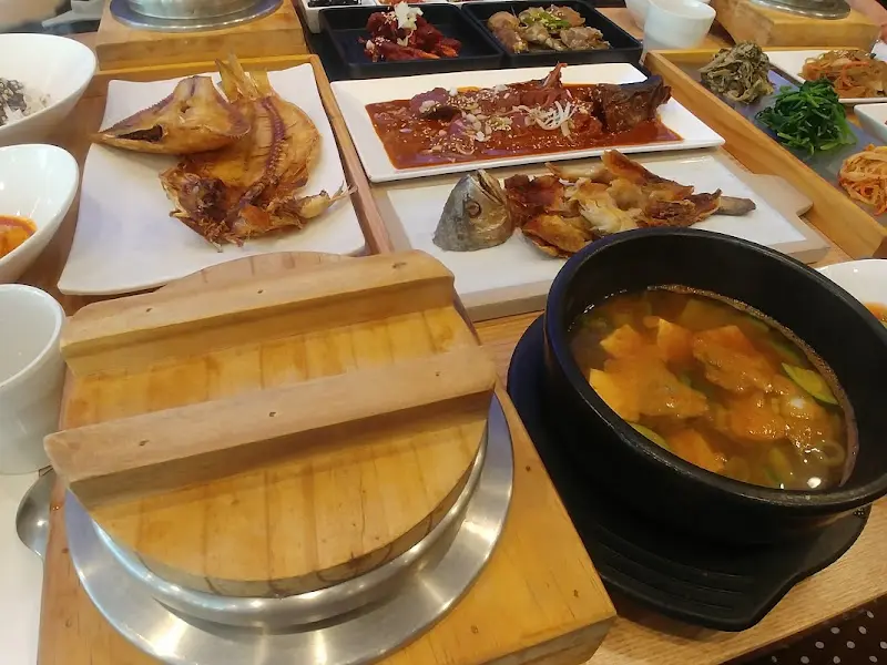 돌솥밥과 된장찌개