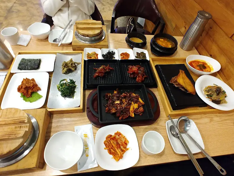 한상 가득 차려진 밥상