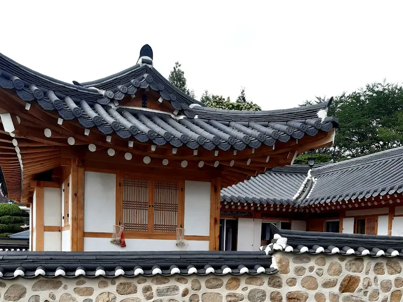 소나무집 한옥 건물 외관