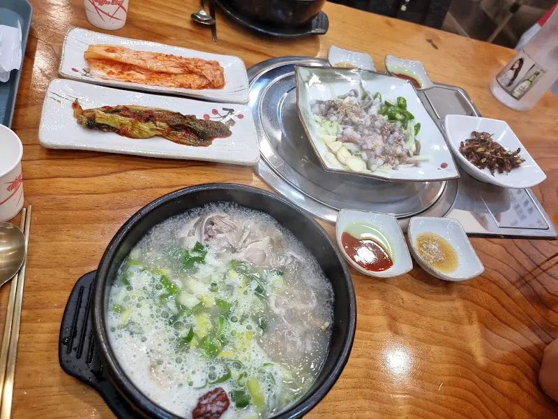 닭곰탕과 밑반찬