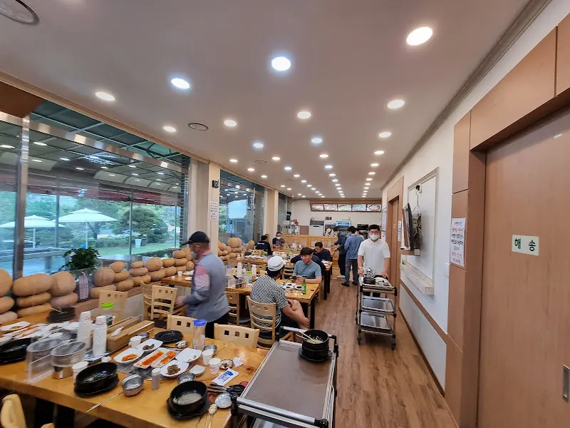 소나무집 내부 전경