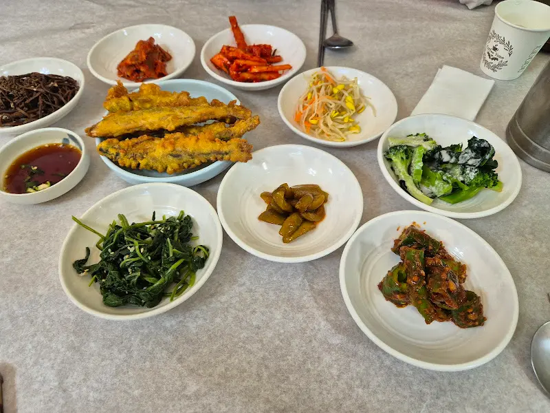 정갈하게 차려진 밑반찬