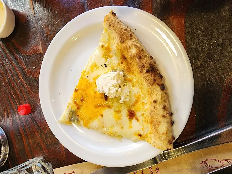 고르곤졸라 한 조각