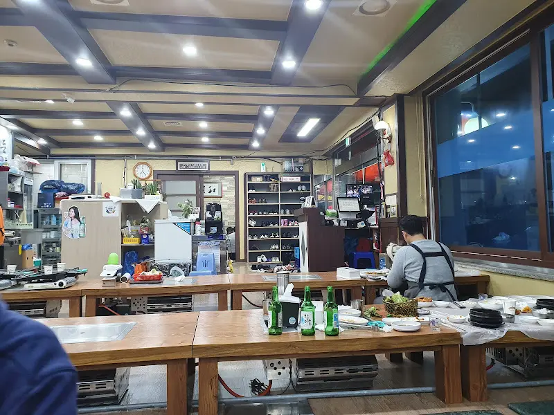 넓은 식당 내부