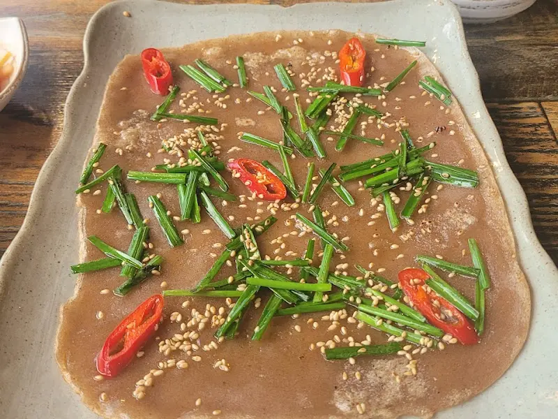 따뜻한 도토리 묵밥