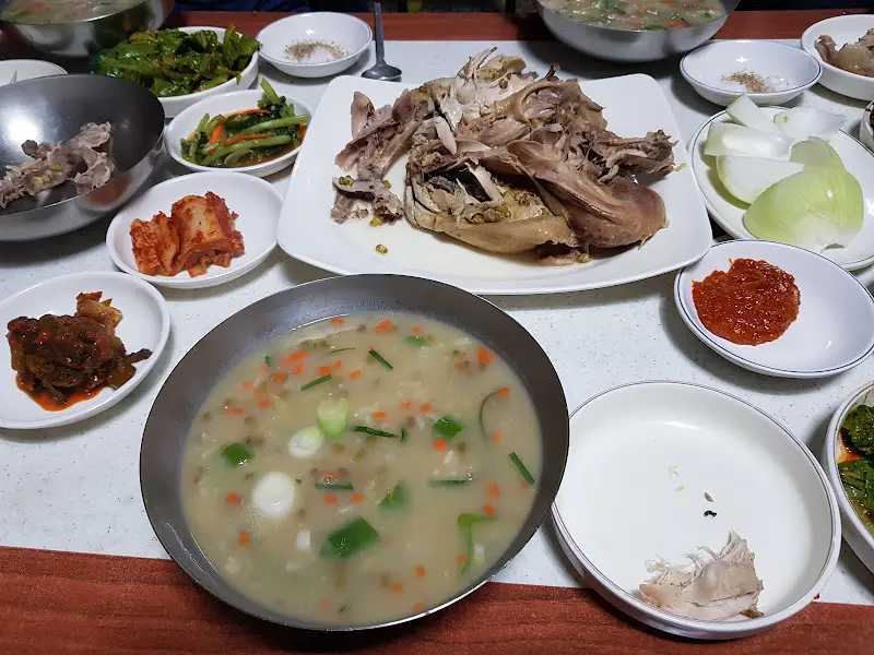 푸짐한 백반 한 상 차림