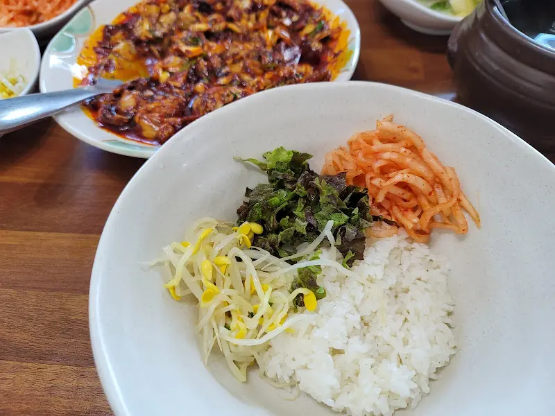 쭈꾸미 비빔밥과 밑반찬