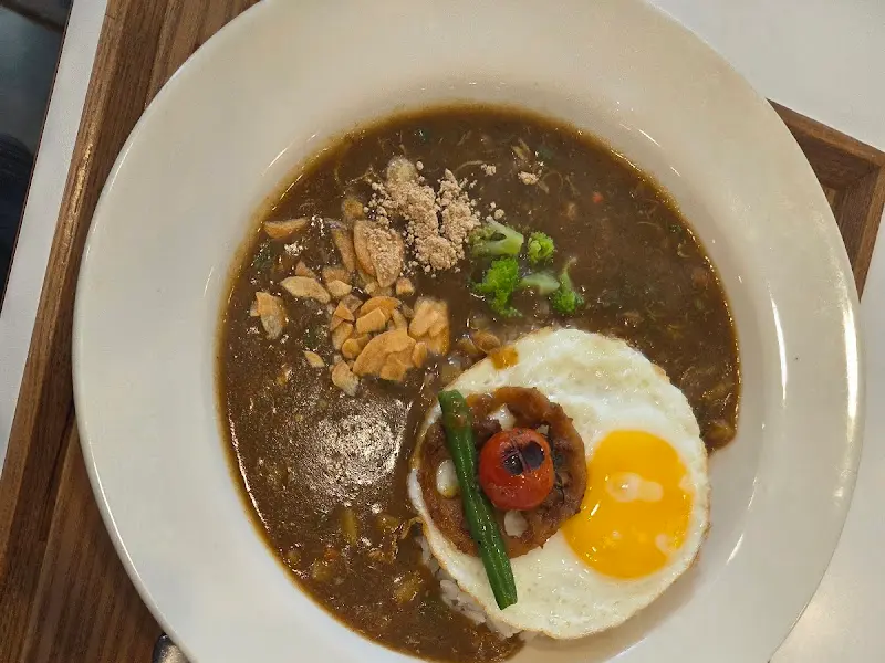 계란이 올려진 카레