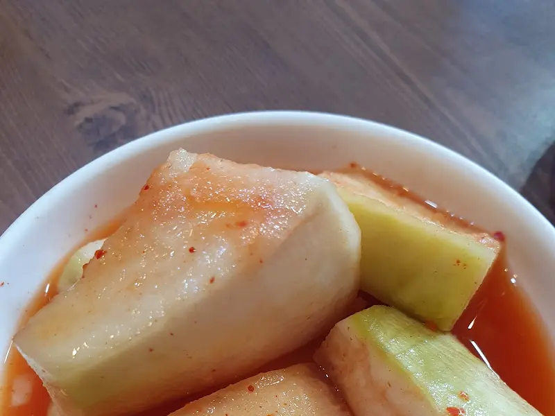 뜨끈이집 깍두기