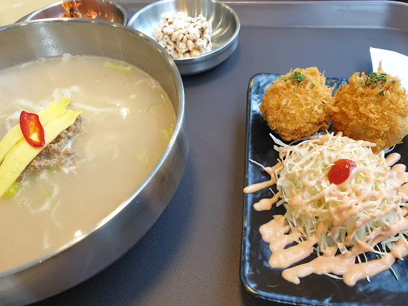 돼지불고기와 푸짐한 반찬들