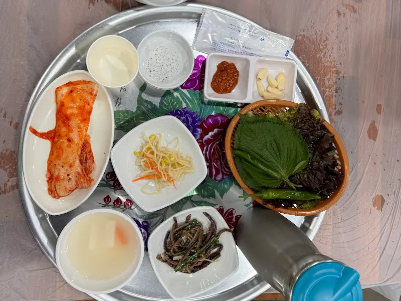 푸짐한 밑반찬 한상차림