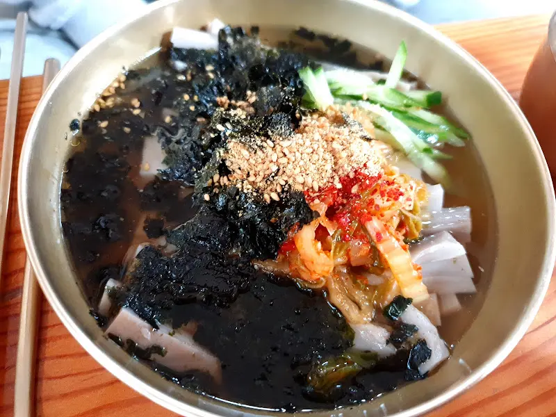 시원한 메밀묵밥