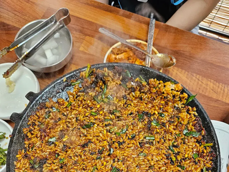 볶음밥과 밑반찬