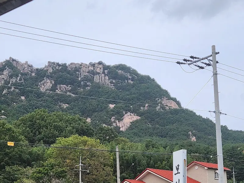 모산재식당에서 바라본 황매산