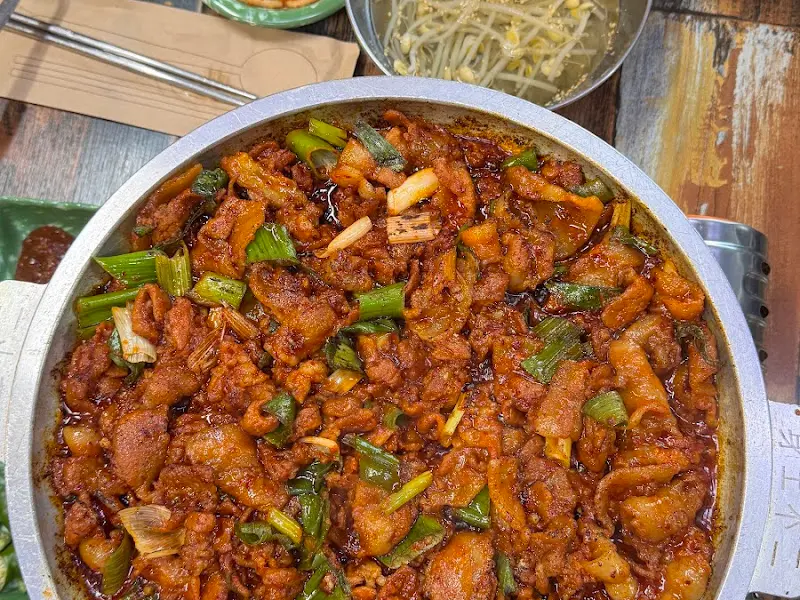 푸짐한 주물럭 한 상