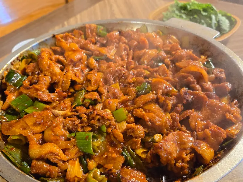 쌈 채소와 주물럭