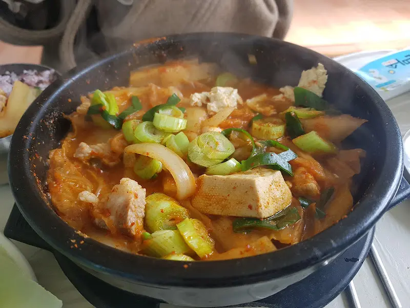 다래가든 김치찌개