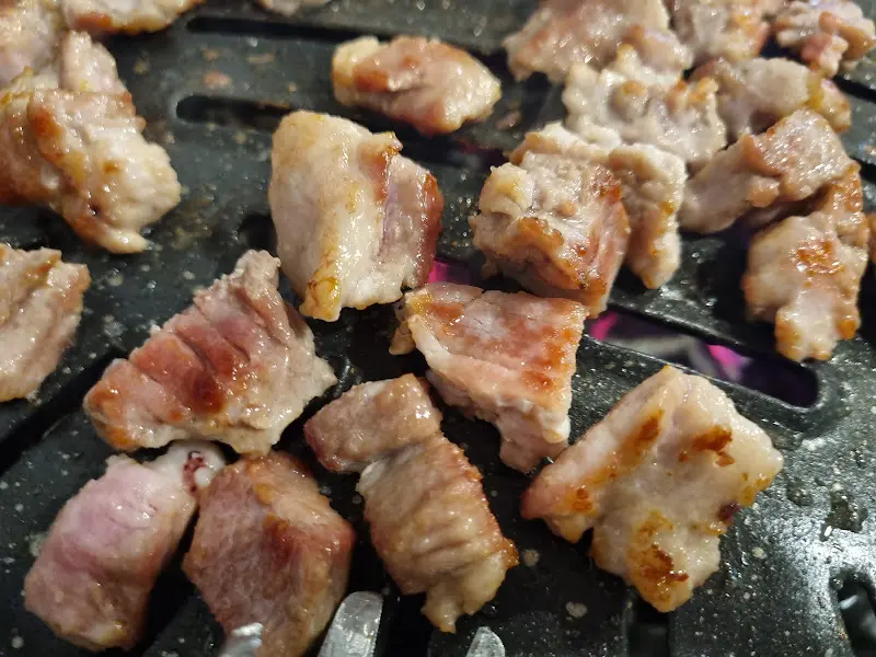 숯불에 구워 먹는 삼겹살