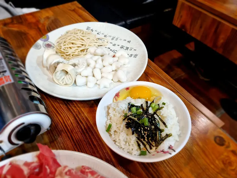 샤브샤브 후 볶음밥 재료와 칼국수, 만두