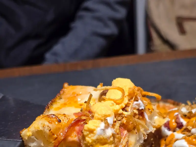 힙스터 피자의 환상적인 비주얼