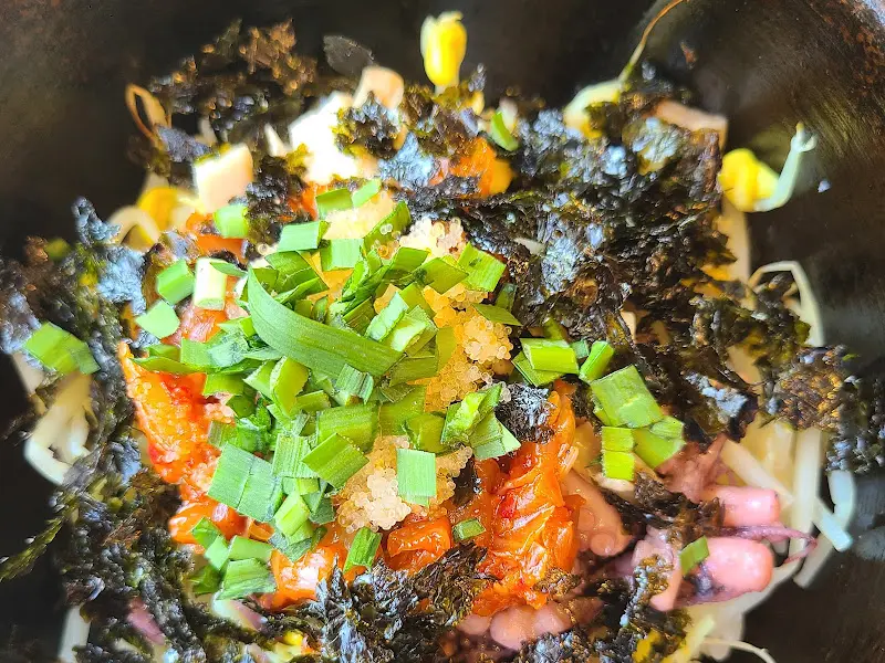 바지락, 김가루, 야채 고추장의 조화