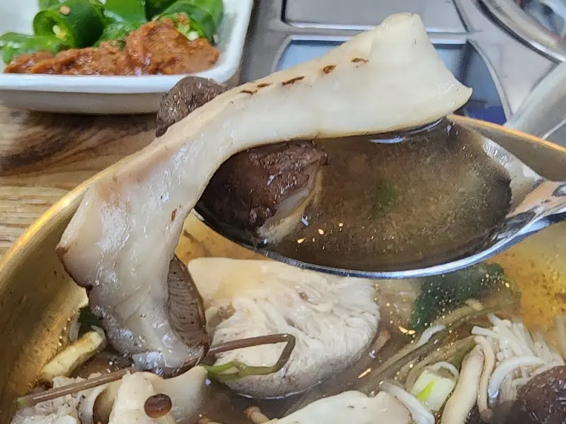 능이버섯과 국물의 조화