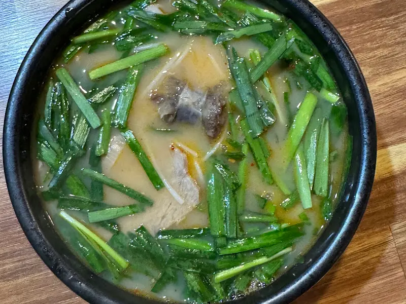 파가 듬뿍 올라간 돼지국밥