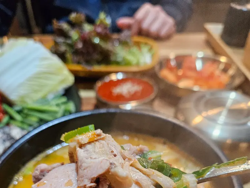 항정오겹국밥 한 상 차림