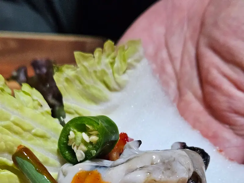 싱싱한 굴과 쌈 채소