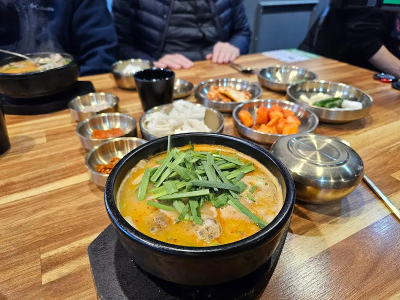 깔끔하게 차려진 밑반찬