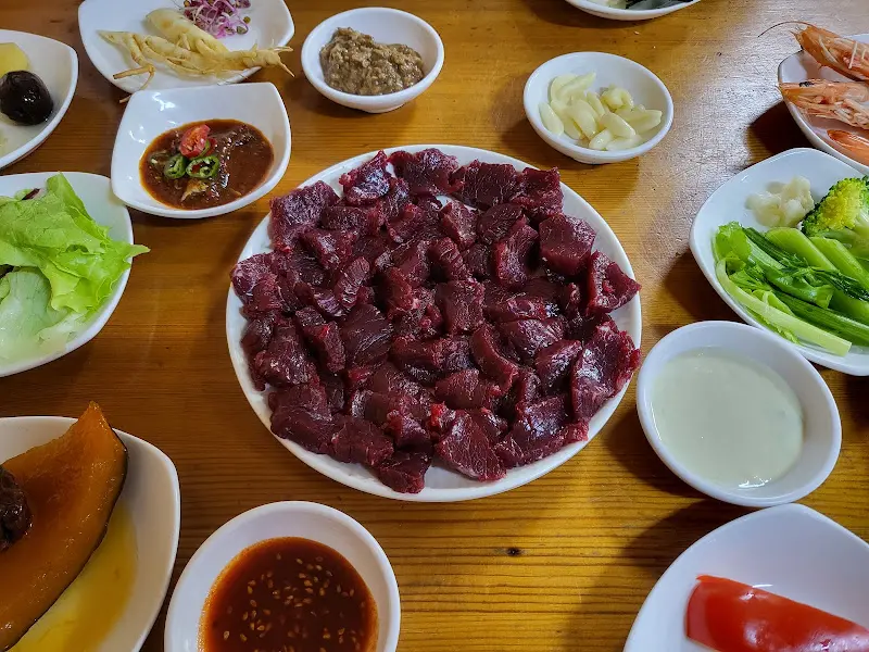 생고기 한 상 차림