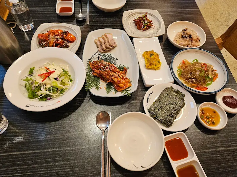 정갈하게 차려진 한 상 차림