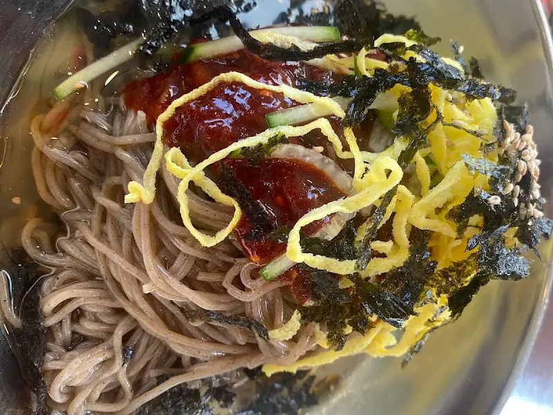 입맛을 돋우는 초계비빔국수